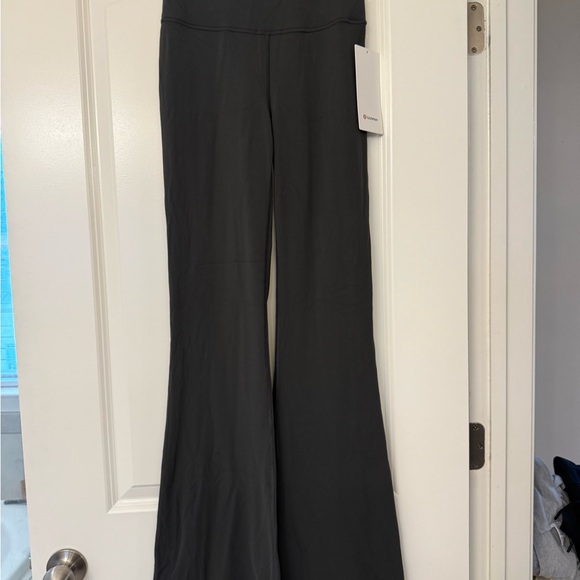 Lululemon Groove SHR Flare Pant! NWT! - Picture 1 of 8